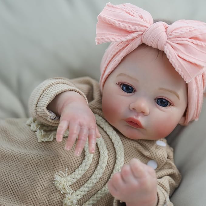 WOOROY Realistic Reborn Baby Dolls - 18 Inch Lifelike Newborn Baby Girl, Real Life Baby Dolls with Soft Weighted Body, Real Baby Reborn Gift Set for Kids Age 3