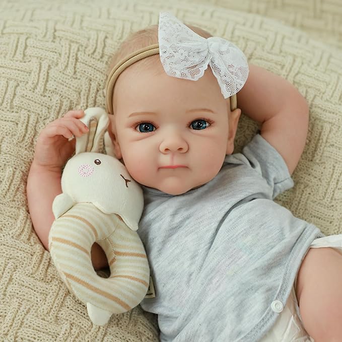 WOOROY Realistic Reborn Baby Dolls - 20 Inch Lifelike Newborn Baby Girl with Full Vinyl Body, Real Life Baby Doll Gifts Toy Set with Accessories for Kids Age 3+