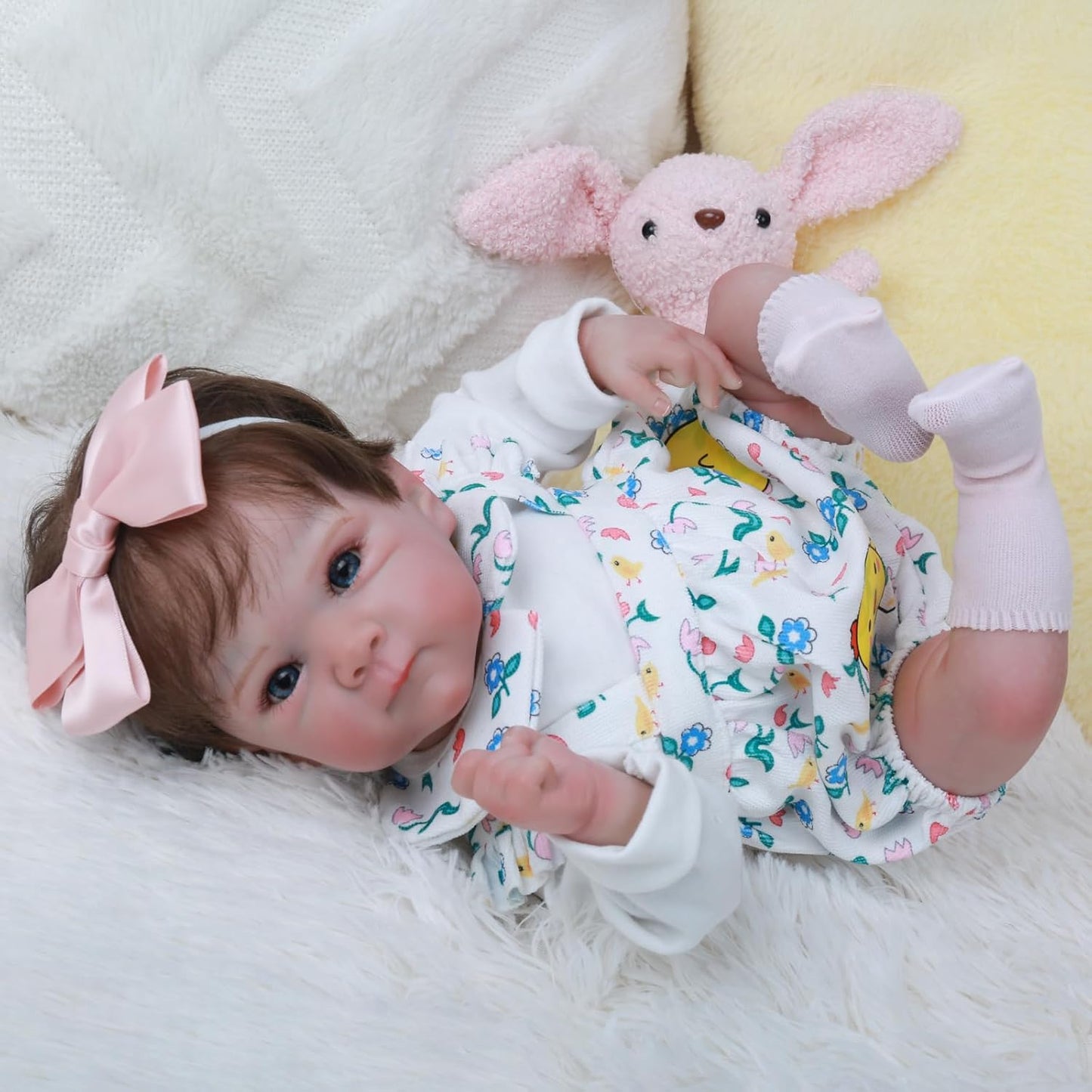 WOOROY Realistic Reborn Baby Dolls - 18 Inch Lifelike Newborn Baby Dolls Girl Real Life Soft Body Baby Doll Gift Toy with Feeding Accessories for Kids Age 3+